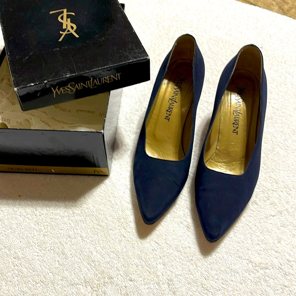 Yves Saint Laurent Swing-Navy Heels size 7.5 M
